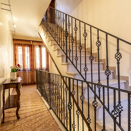 Daire Al Campanile View And Terrace By Wonderful Italy Venedik